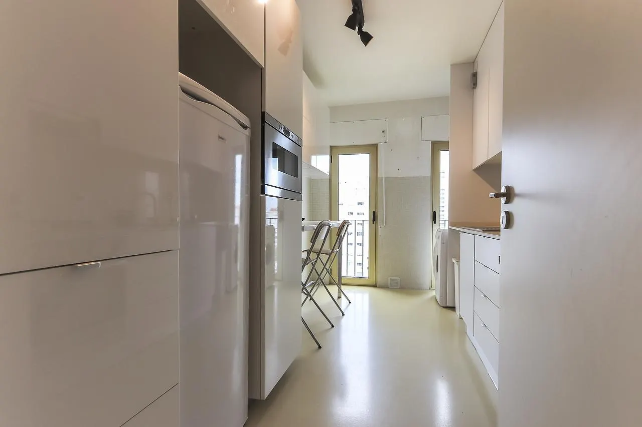 Modern & Bright Avenidas Novas By Homing Lisboa 0*,
